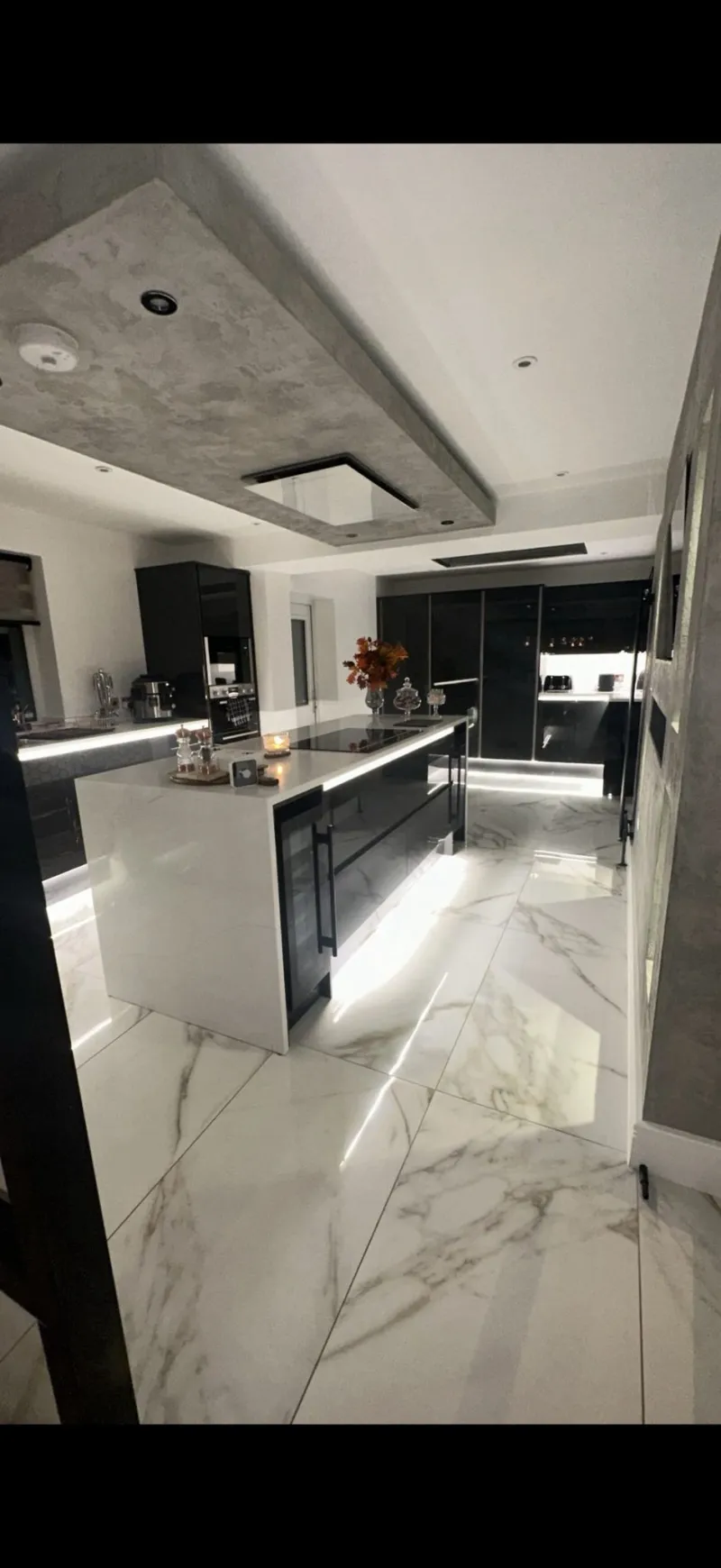 Gloss kitchen fitted by AG Joinery in Blackburn with Darwen